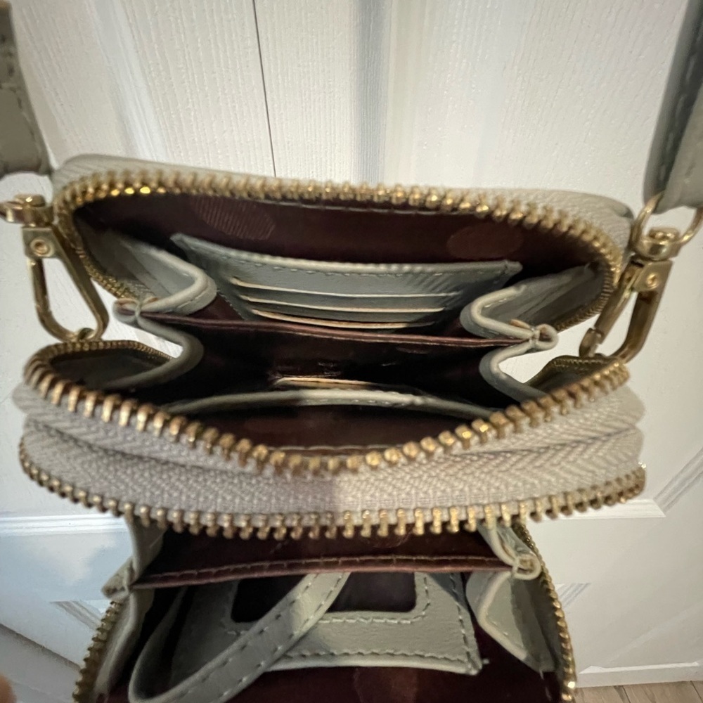 Elegant Cream Crossbody travel Bag - Picture 5 of 5